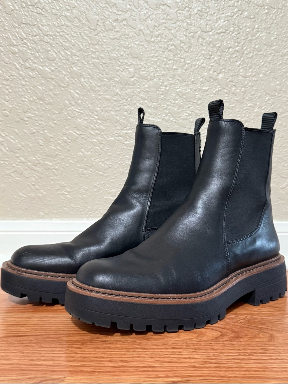 Sam Edelman Women's Laguna Lug-Sole Chelsea Booties Size 8